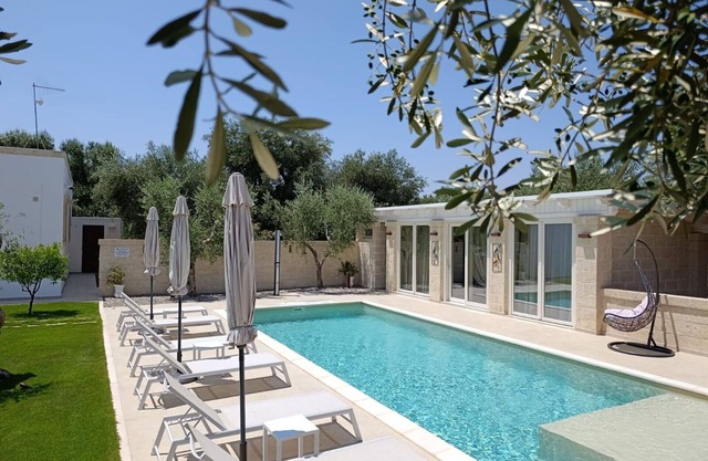 Wonderful private villa with A/C, private pool, WIFI, TV, patio and parking, close to Ostuni