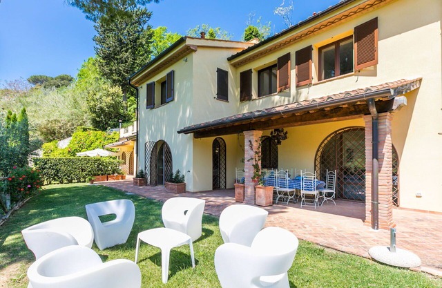 Wonderful private villa with A/C, WIFI, hot tub, TV, terrace, panoramic view and parking