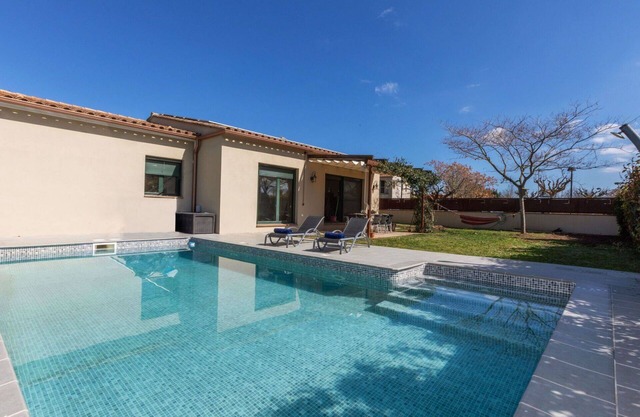 Wonderful private villa with WIFI, A/C, private pool, TV, patio, pets allowed and parking