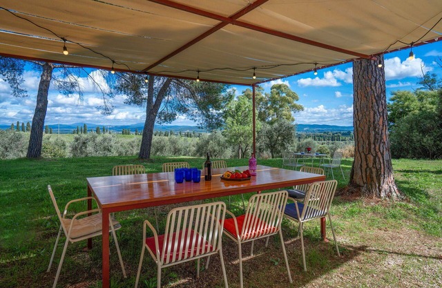 Wonderful private villa for 11 people with A/C, WIFI, TV, patio and parking