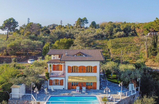 Wonderful private villa with WIFI, private pool, A/C, TV, patio, pets allowed and parking