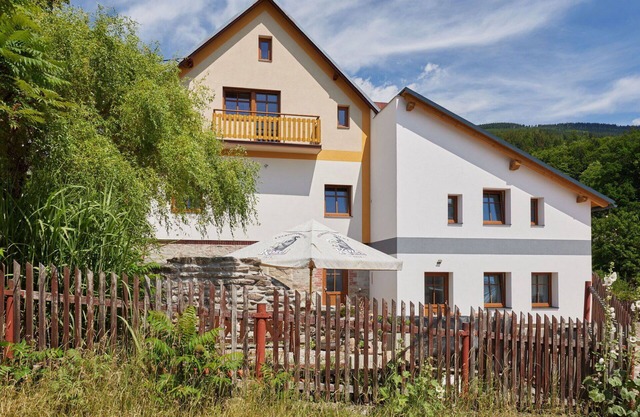 Wonderful private villa for 15 guests with WIFI, TV, balcony and pets allowed
