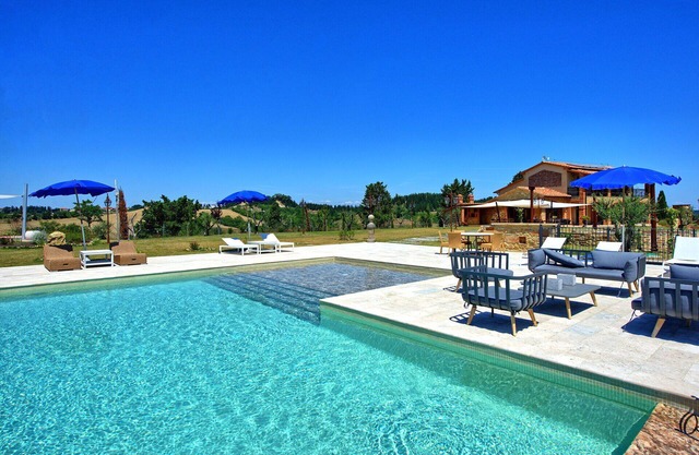 Wonderful private villa with A/C, WIFI, hot tub, private pool, patio, panoramic view and parking