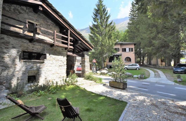 Wonderful private villa for 8 people with WIFI, hot tub, TV, terrace, pets allowed and parking