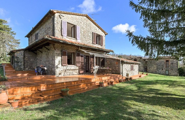 Wonderful private villa for 8 guests with WIFI, TV, patio, pets allowed and parking
