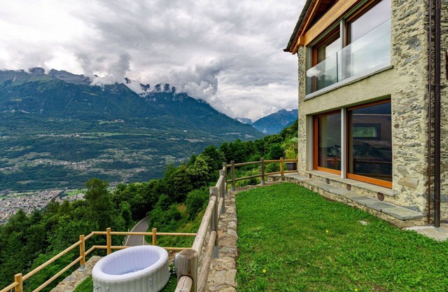 Wonderful private villa for 8 people with WIFI, hot tub, A/C, TV, terrace, pets allowed and park.