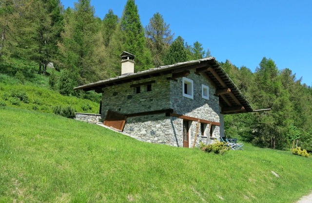 Wonderful private villa for 5 people with TV, patio and parking