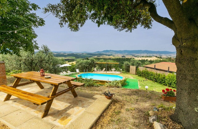 Wonderful private villa with WIFI, A/C, private pool, patio, pets allowed, panoramic view, parking