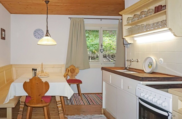 Wonderful private villa for 7 guests with TV, patio and parking