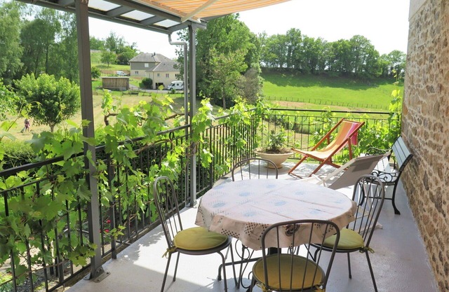 Wonderful private villa for 4 people with TV, terrace, pets allowed, panoramic view and parking