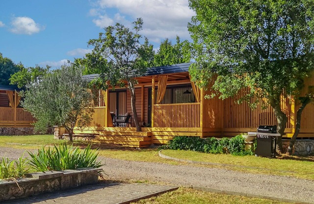 Wonderful private villa with hot tub, WIFI, A/C, pool, TV, terrace, pets allowed and parking