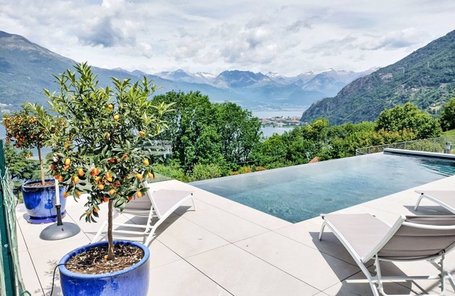 Wonderful private villa for 5 people with WIFI, pool, TV, patio and parking