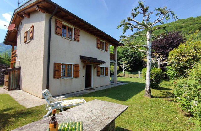 Wonderful private villa for 8 guests with WIFI, TV, patio, pets allowed and parking