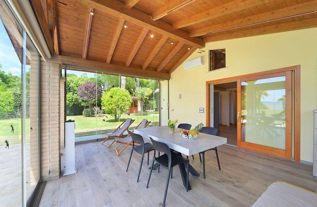 Wonderful private villa for 5 guests with WIFI, A/C, TV, terrace, pets allowed and parking