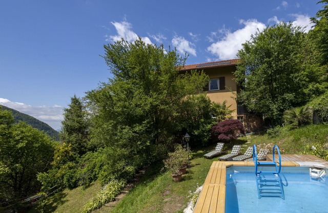 Wonderful private villa for 16 guests with private pool, WIFI, TV, patio, pets allowed and parking