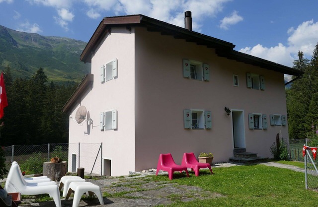 Wonderful private villa for 5 people with WIFI, TV, patio, pets allowed, panoramic view and park.