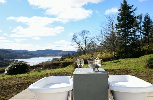 Wonderful private villa for 10 people with WIFI, hot tub, TV, patio, pets allowed and panoramic .