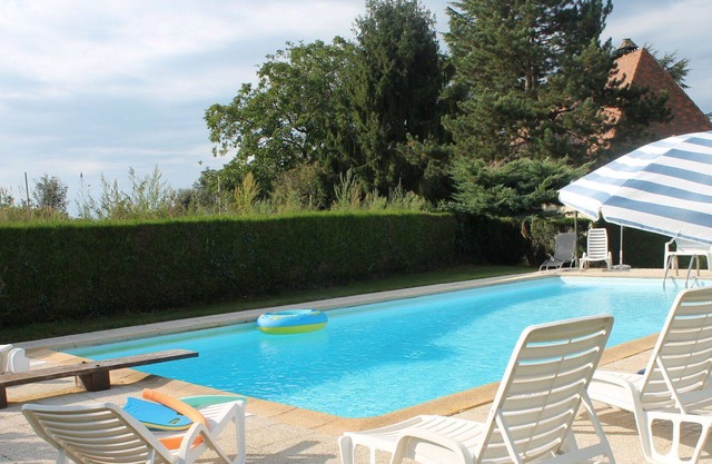 Wonderful private villa for 6 guests with WIFI, pool, TV, terrace, pets allowed and parking
