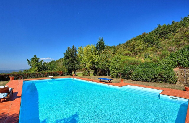 Wonderful private villa with A/C, WIFI, private pool, TV and panoramic view, close to Arezzo