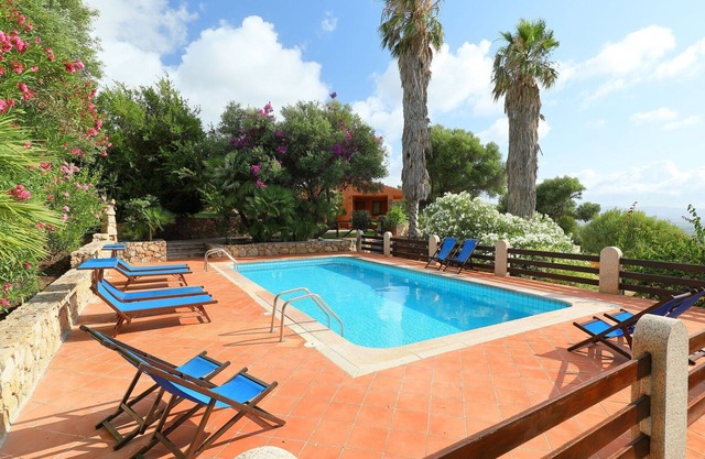 Wonderful private villa with private pool, WIFI, A/C, TV, patio, pets allowed and parking