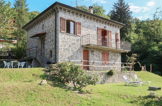 Wonderful private villa for 5 people with WIFI, TV, patio, pets allowed and parking