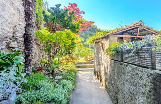 Wonderful private villa for 8 guests with WIFI, TV, patio, pets allowed, panoramic view and park.