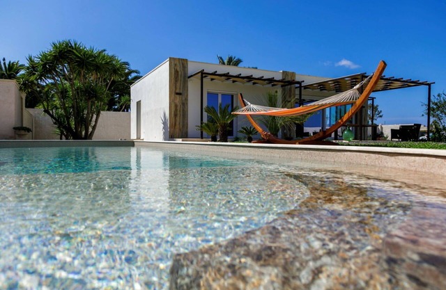 Wonderful private villa for 6 people with private pool, A/C, WIFI, patio, pets allowed and parking