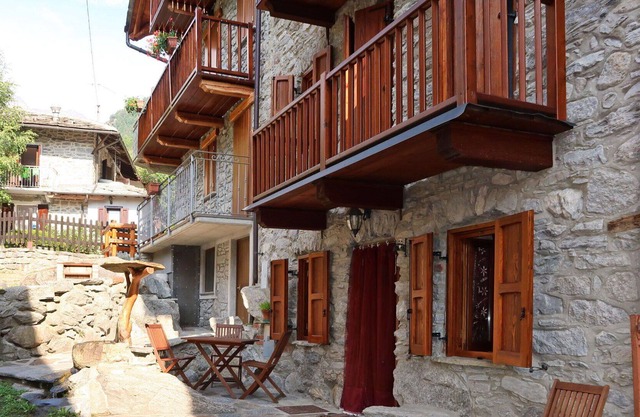 Wonderful private villa for 12 people with TV, patio and parking