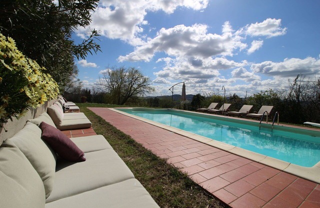Wonderful private villa for 10 guests with WIFI, private pool, TV, patio, panoramic view and par.