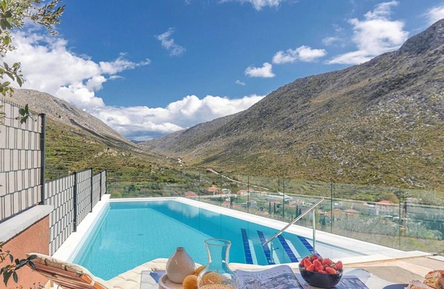Wonderful vacation home with view near Split.