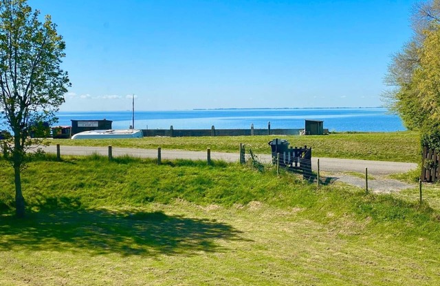 Wonderful vacation home at the IJsselmeer