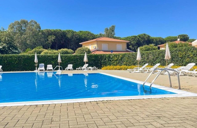 Wonderful villa for 5 people with WIFI, pool, A/C, veranda, pets allowed and parking