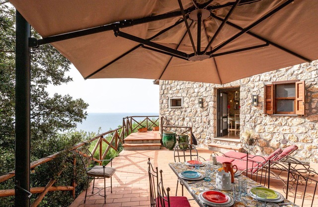 Wonderful villa for 6 guests with WIFI, A/C, TV, terrace and parking