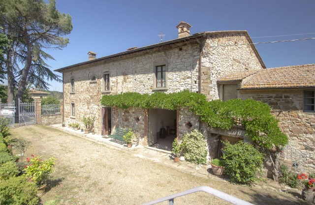 Wonderful villa for 6 guests with WIFI, TV, terrace, pets allowed, panoramic view and parking