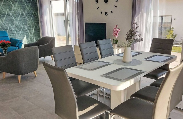 Wonderful villa for 6 guests with WIFI, TV, terrace, pets allowed and parking