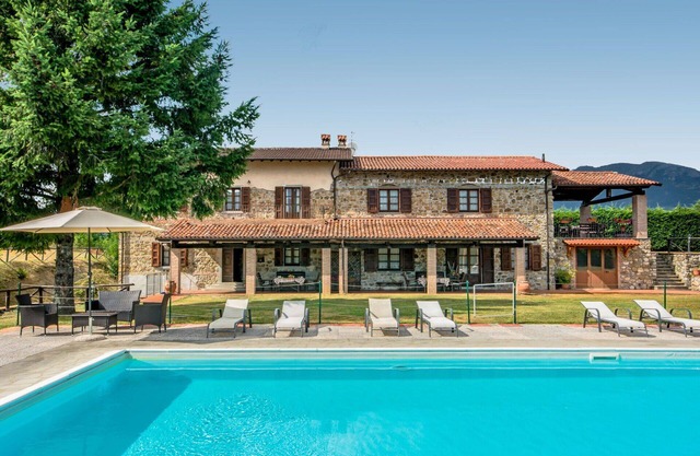 Wonderful villa for 8 guests with WIFI, private pool, TV, pets allowed and parking