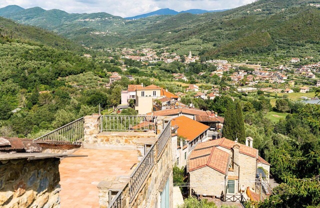 Wonderful villa for 4 guests with A/C, terrace, pets allowed and parking