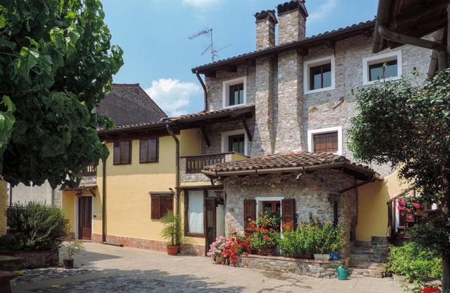 Wonderful villa for 4 guests with WIFI, A/C, TV, patio and parking