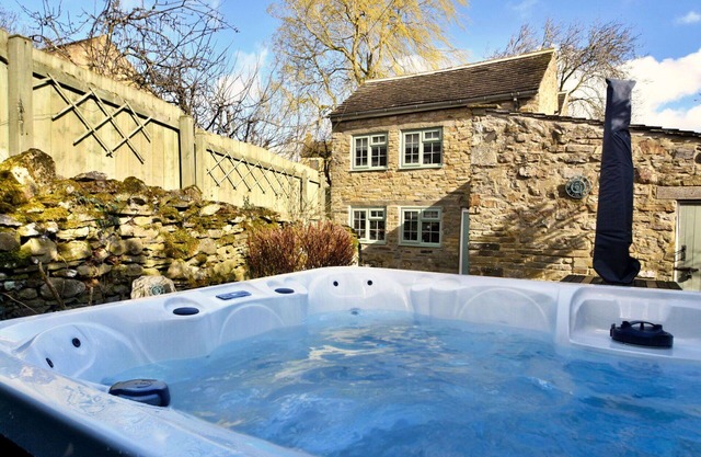 Wonderful villa for 6 people with hot tub, WIFI, terrace, pets allowed and parking
