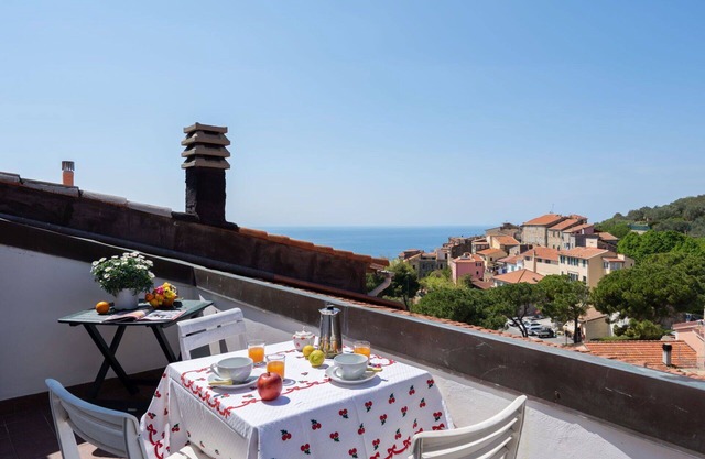 Wonderful villa for 6 guests with TV, terrace, panoramic view and parking