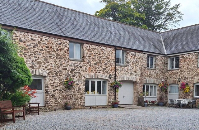 Wonderful villa for 8 guests with WIFI, pets allowed and parking