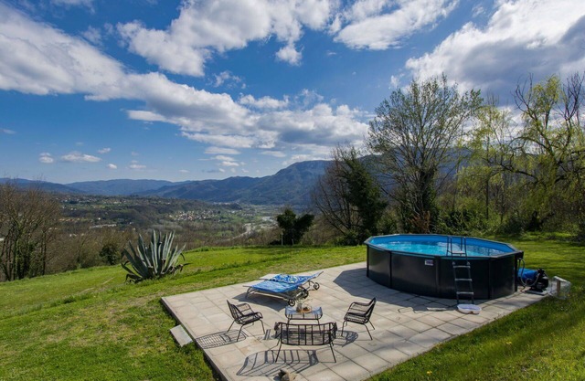 Wonderful villa for 4 guests with WIFI, private pool, TV, patio, pets allowed and parking