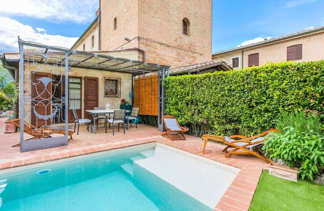 Wonderful villa for 4 people with hot tub, private pool, WIFI, TV, terrace and parking