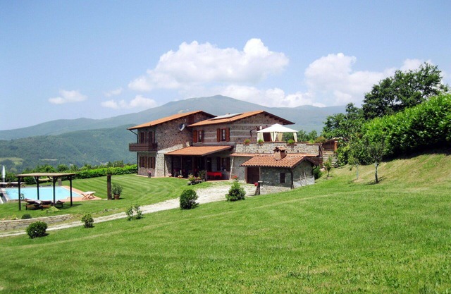 Wonderful villa for 8 people with private pool, WIFI, TV, patio and parking