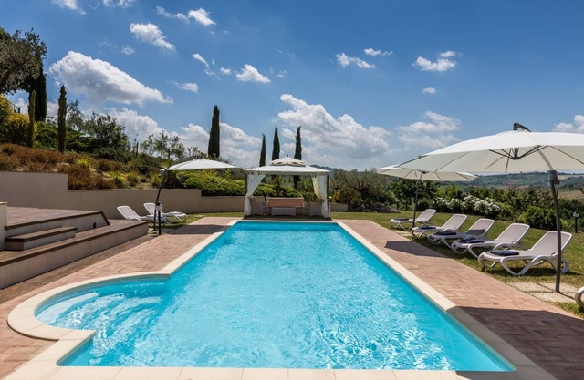 Wonderful villa with private pool and Jacuzzi, just 20 minutes from the beach of Porto San Giorgio