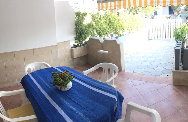 Wonderful Villa with Garden in Baia Verde