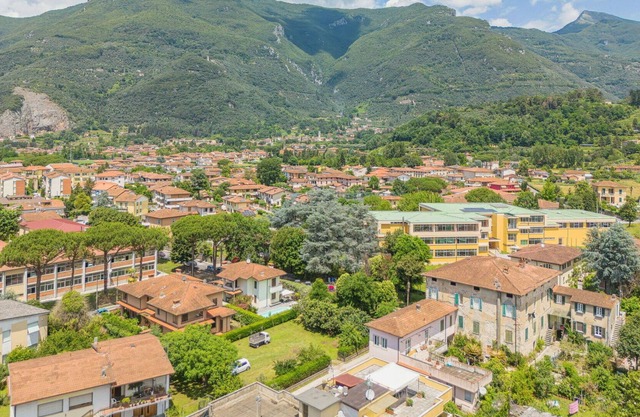 Wonderful villa with private pool, WIFI, TV, terrace and pets allowed, close to Viareggio