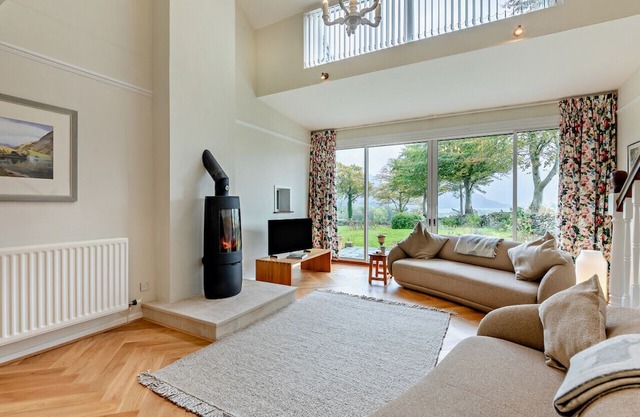 Wood End - Three Bedroom House, Sleeps 6