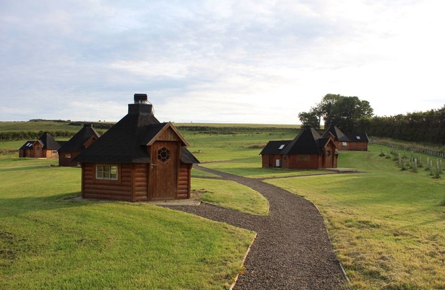 Wood-fired hot tub cabin, enjoy the stars or have a cosy night in