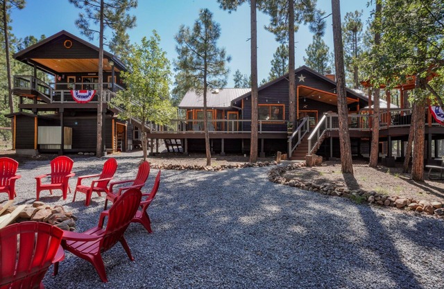 WOOD LODGE * SECLUDED REMODELED CABIN IN THE WOODS 1.25 ACRES